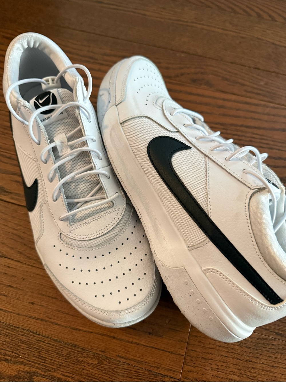 Nike Air Court light - excellent casual shoe - 9.5 men’s